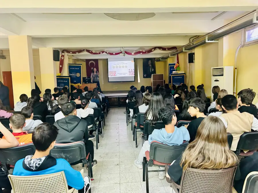 Ömer Kaanatbilen İlkokulunda Miyopi Göz Hastalığının bilgilendirme semineri verdik.